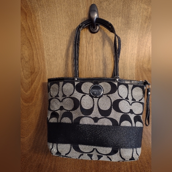 Vintage Coach handbag - Picture 2 of 6